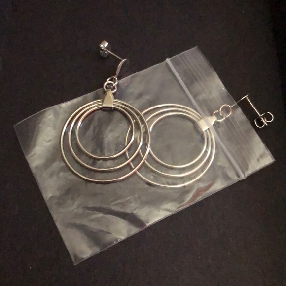 Jewelry - 🔥last call clearance 🛍NEW Silver tone earrings